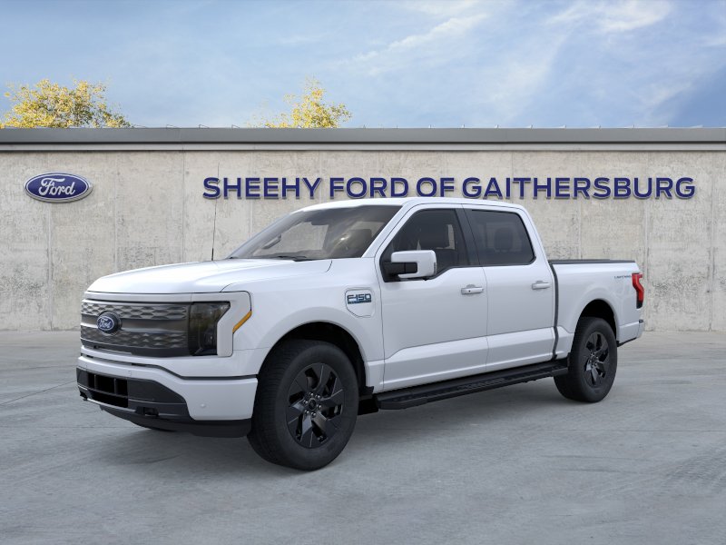 New 2025 Space White Metallic Ford Lariat image 24