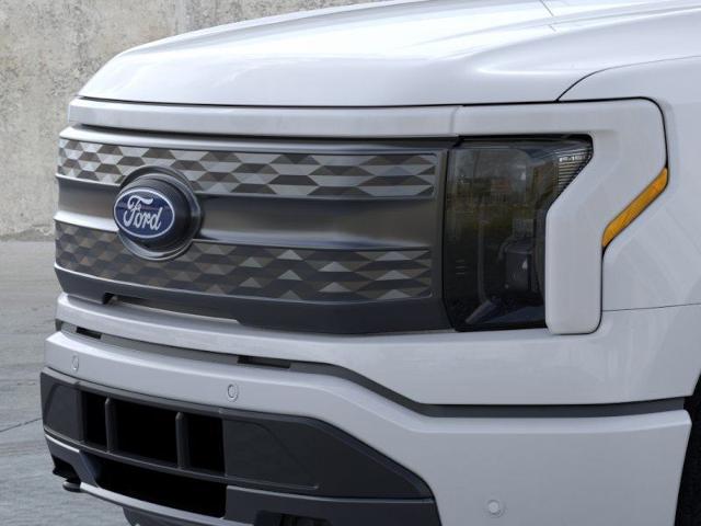 New 2025 Oxford White Ford Lariat® image 17