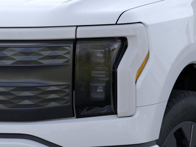 New 2025 Oxford White Ford Lariat® image 18