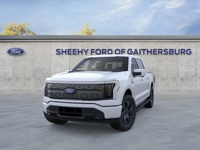 New 2025 Oxford White Ford Lariat® image 3
