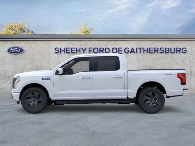 New 2025 Oxford White Ford Lariat® image 4