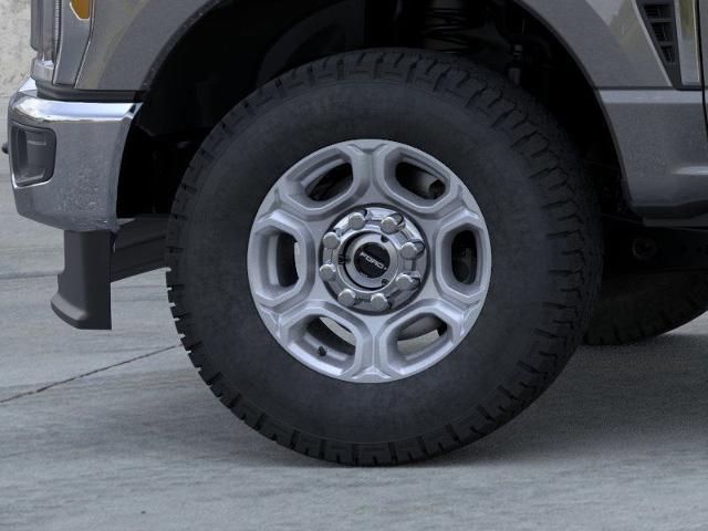 New 2026 Carbonized Gray Metallic Ford XLT image 41