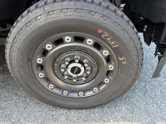 New 2027 Agate Black Metallic Ford XLT image 10
