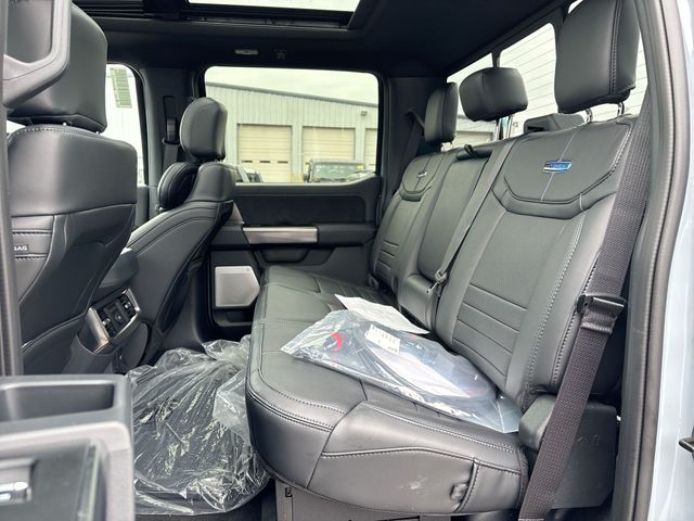 2026 Ford F-350 Super Duty Platinum - Photo 13