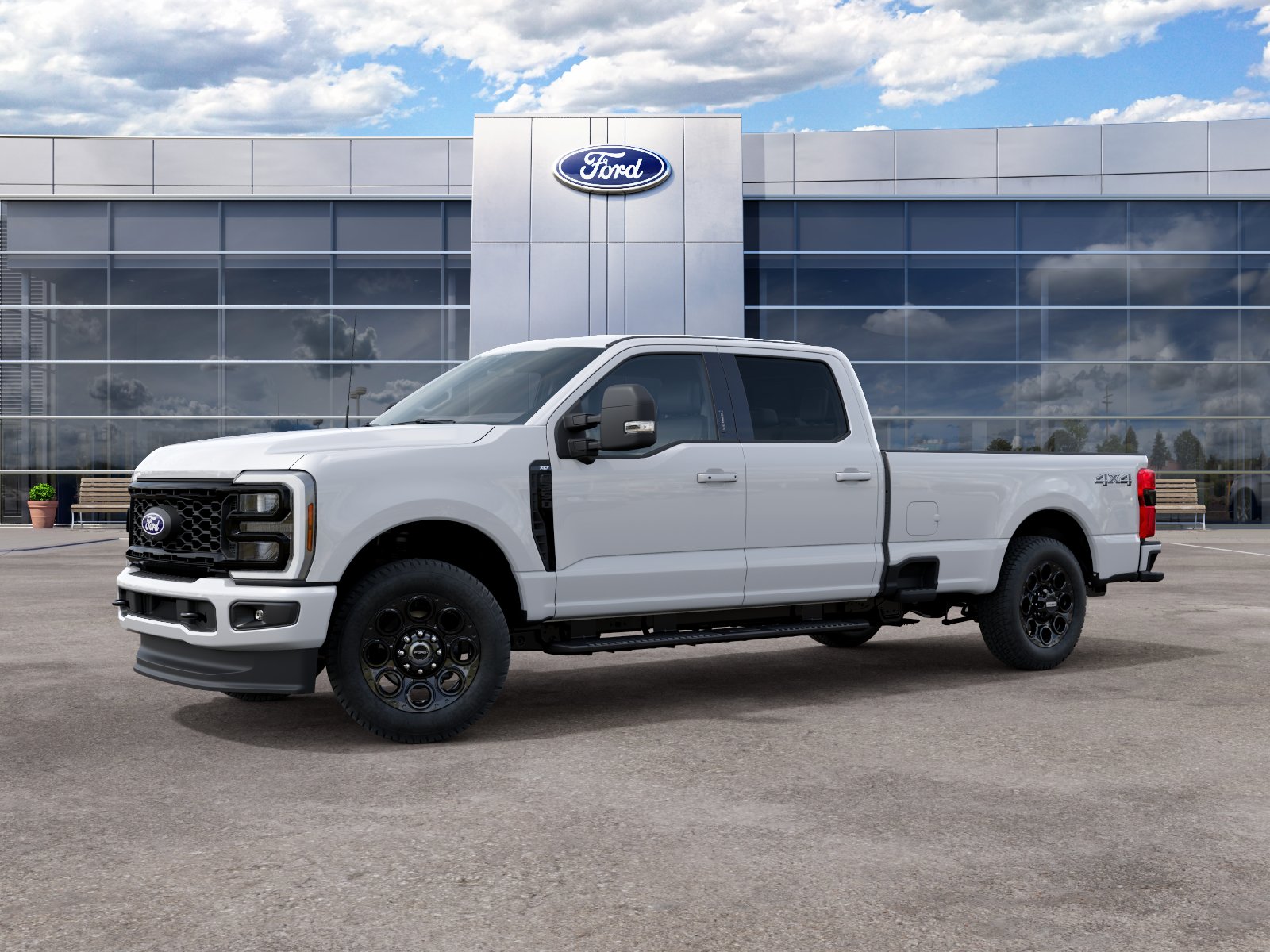 2027 Ford Super Duty F-350 SRW XLT