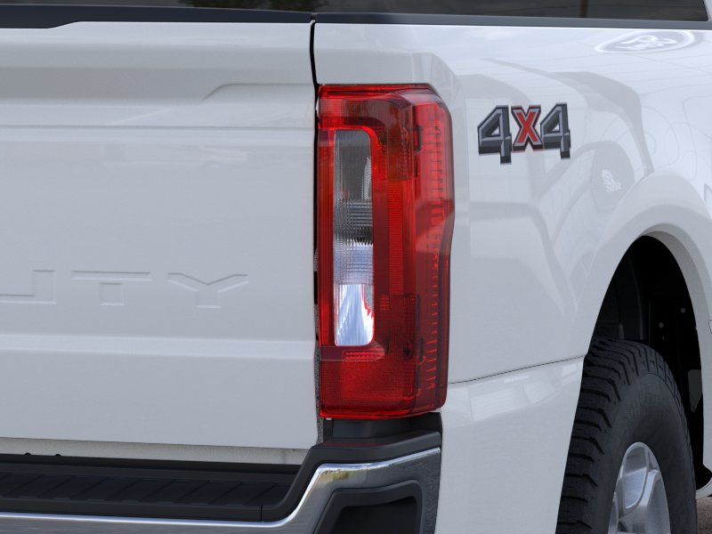 New 2026 Oxford White Ford F-350® XLT image 21