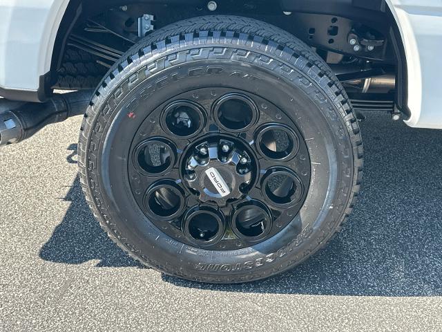 New 2026 Star White Metallic Tri-Coat Ford F-350® Lariat® image 52