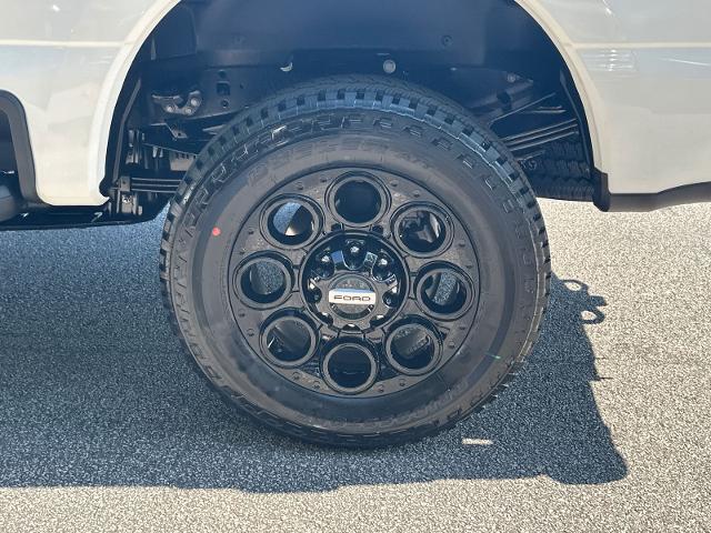 New 2026 Star White Metallic Tri-Coat Ford F-350® Lariat® image 55