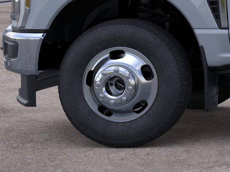 New 2026 Glacier Gray Metallic Tri-Coat Ford Lariat image 54