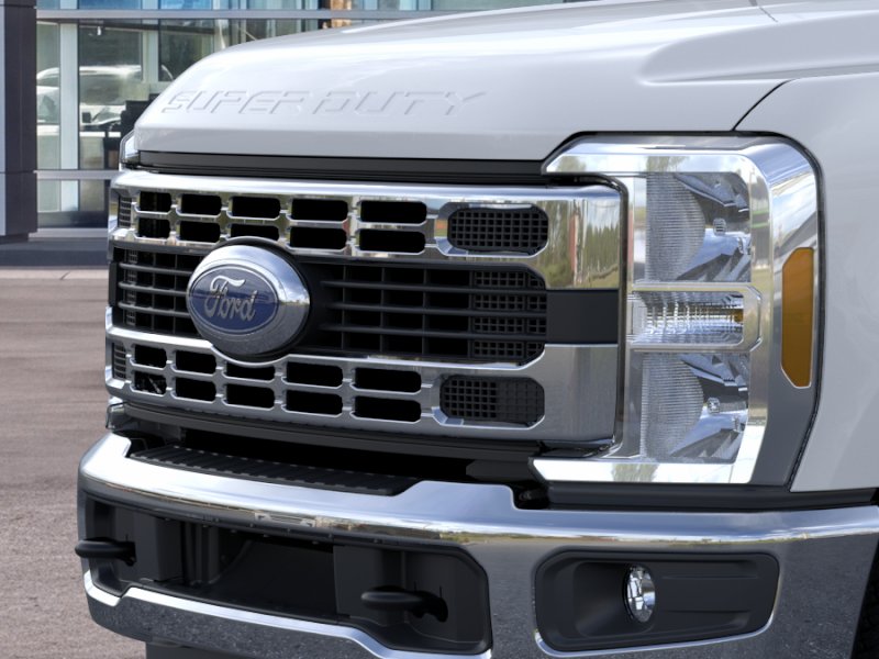 New 2026 Oxford White Ford XLT image 48