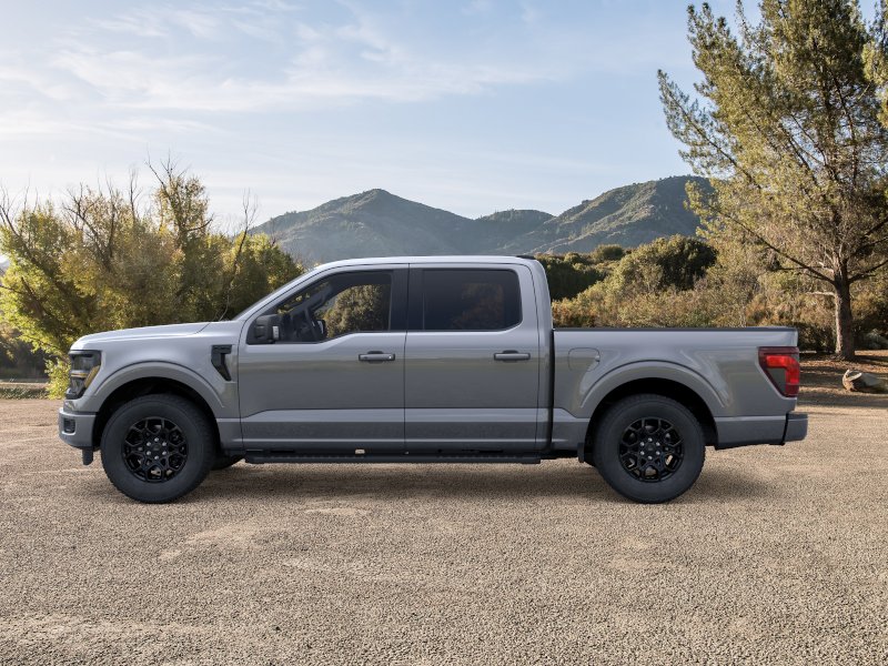 New 2026 Carbonized Gray Metallic Ford XLT image 4