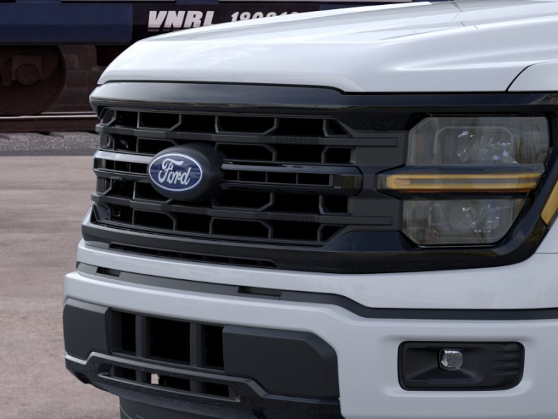 New 2026 Oxford White Ford XLT image 17