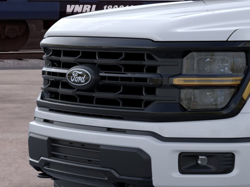 New 2026 Oxford White Ford XLT image 39