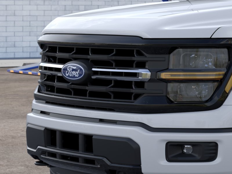 New 2026 Oxford White Ford XLT image 17