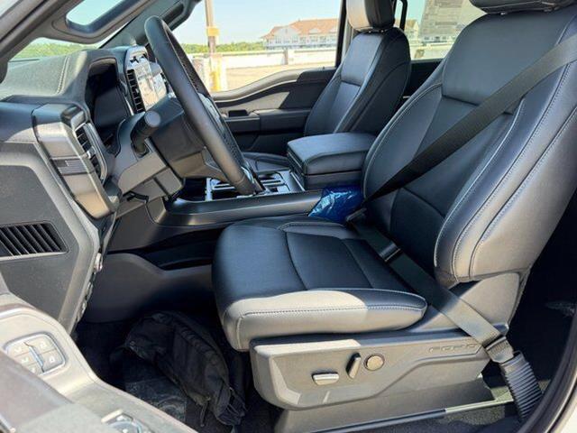 New 2026 Star White Metallic Tri-Coat Ford LARIAT image 39