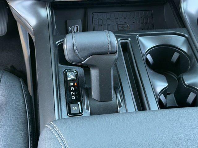 New 2026 Star White Metallic Tri-Coat Ford LARIAT image 46