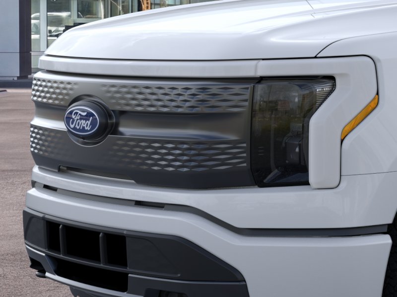 New 2025 Oxford White Ford XLT image 39