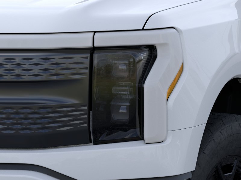 New 2025 Oxford White Ford XLT image 40