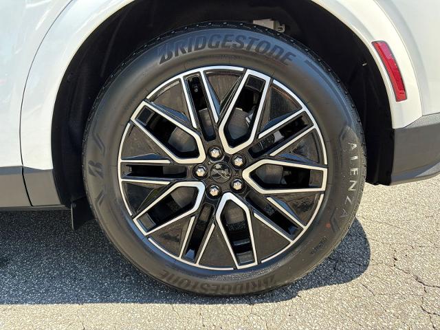 New 2026 Star White Metallic Tri-coat Ford Premium image 56