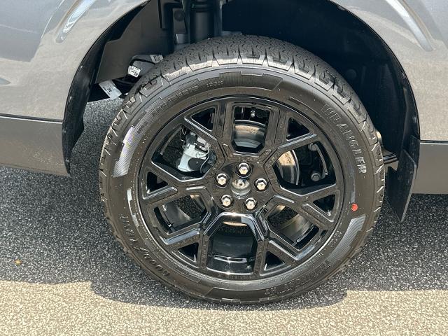 New 2026 Carbonized Gray Metallic Ford Lariat® image 18